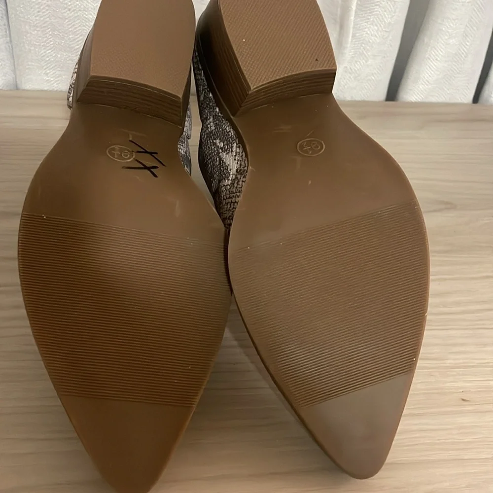 Universal Thread bootie - Picture 3 of 4